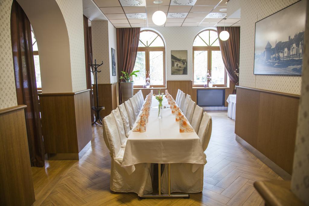 Hotel Eminent Zlaté Moravce 외부 사진