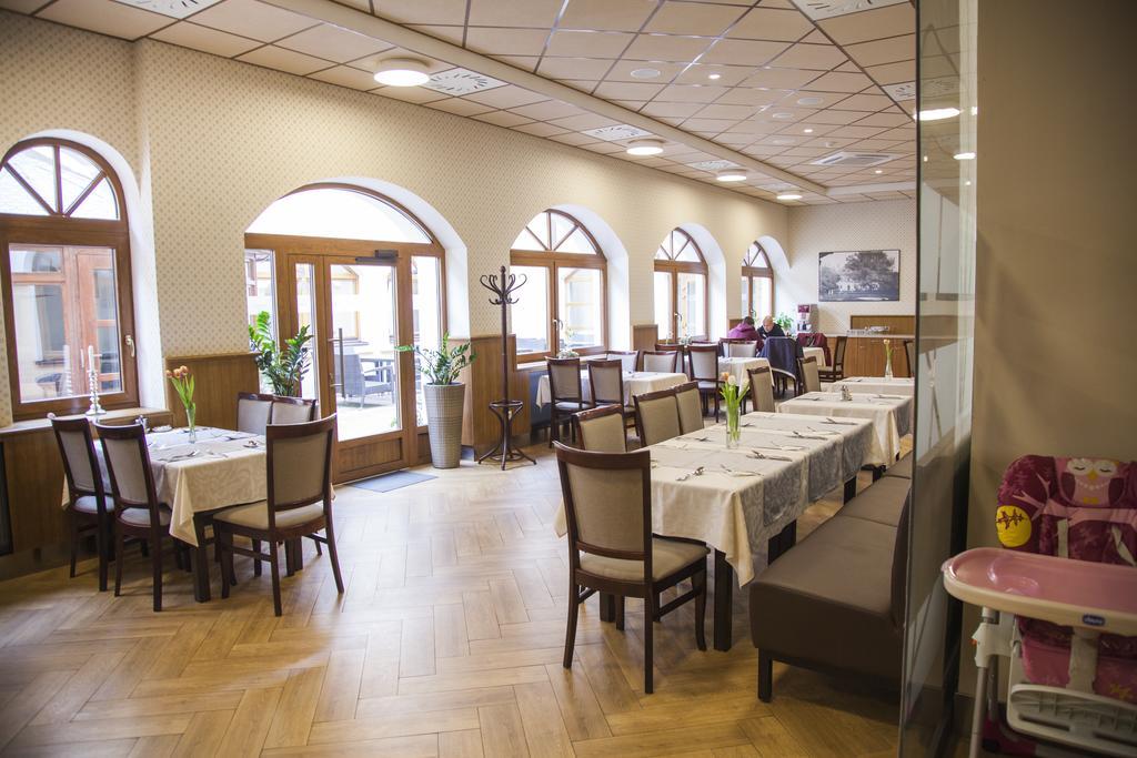 Hotel Eminent Zlaté Moravce 외부 사진