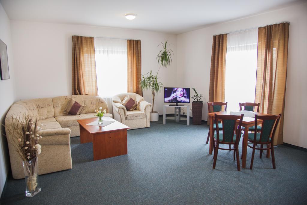 Hotel Eminent Zlaté Moravce 외부 사진