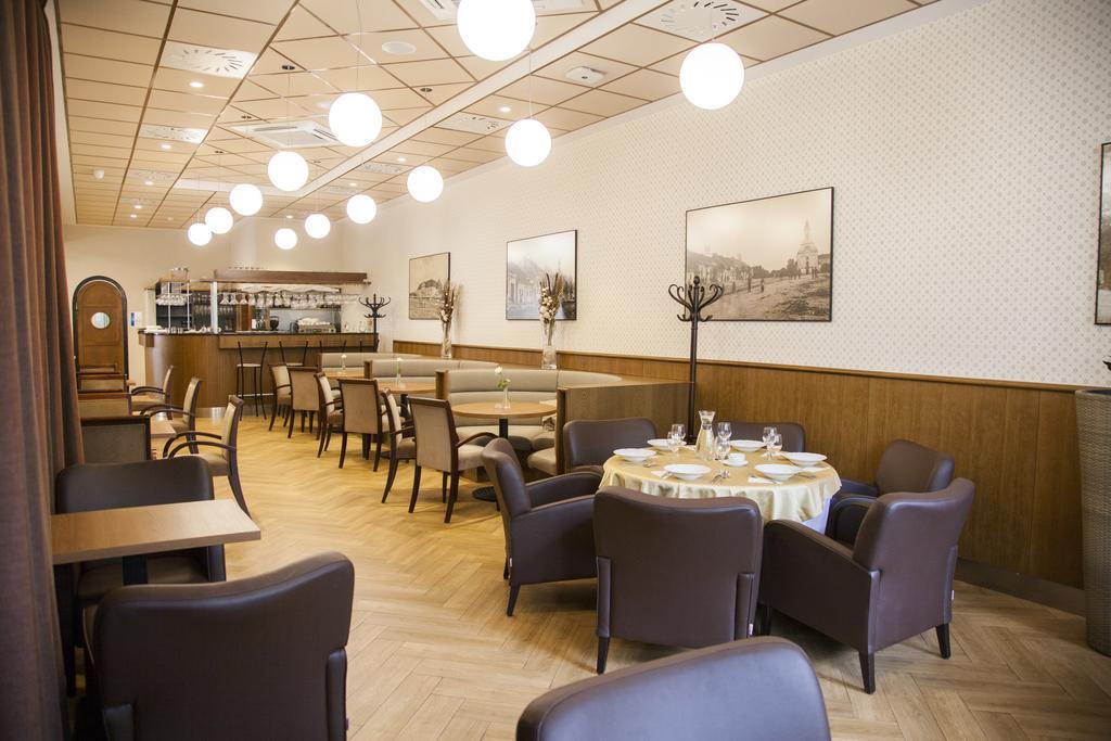 Hotel Eminent Zlaté Moravce 외부 사진