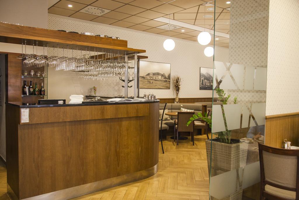 Hotel Eminent Zlaté Moravce 외부 사진